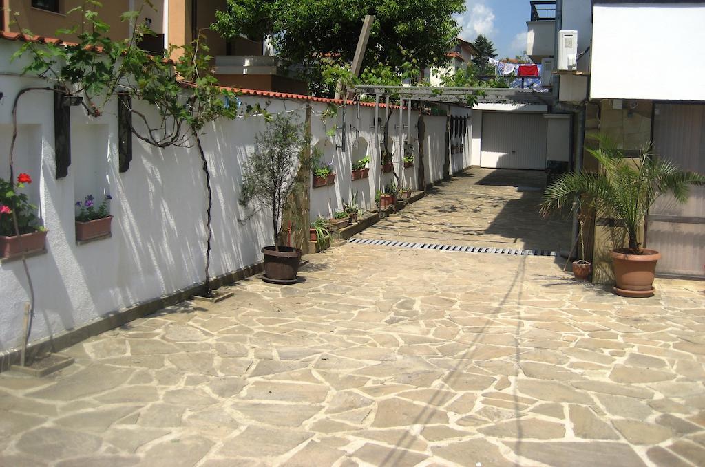 Guest House Yanina Βάρνα Εξωτερικό φωτογραφία