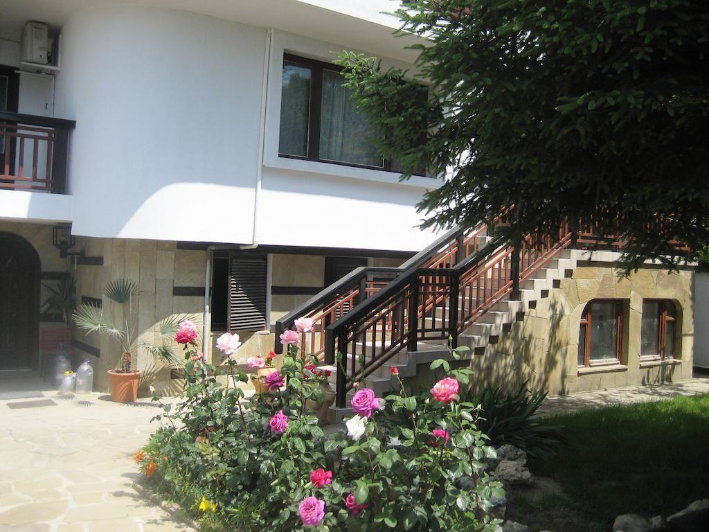 Guest House Yanina Βάρνα Εξωτερικό φωτογραφία