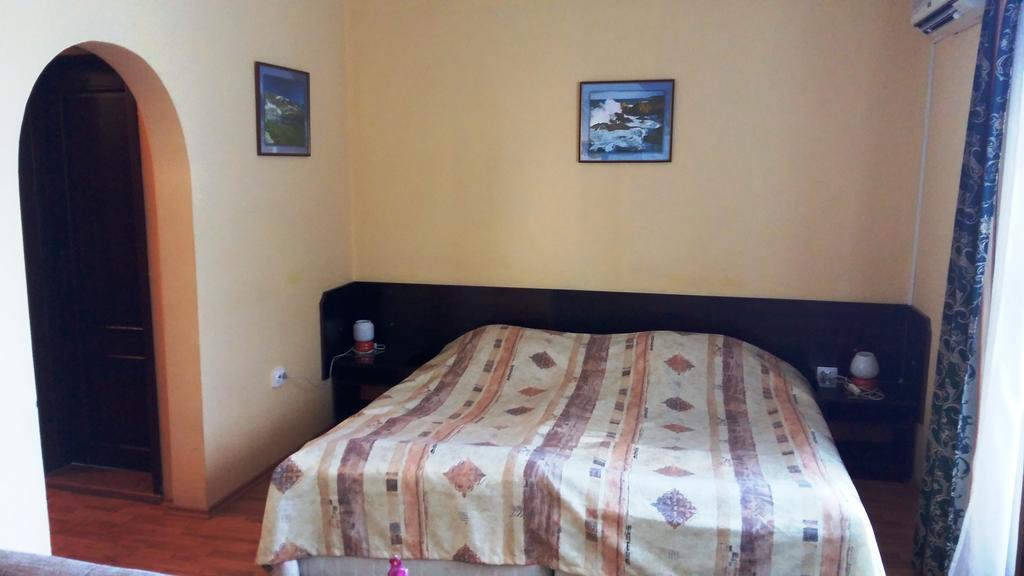 Guest House Yanina Βάρνα Εξωτερικό φωτογραφία
